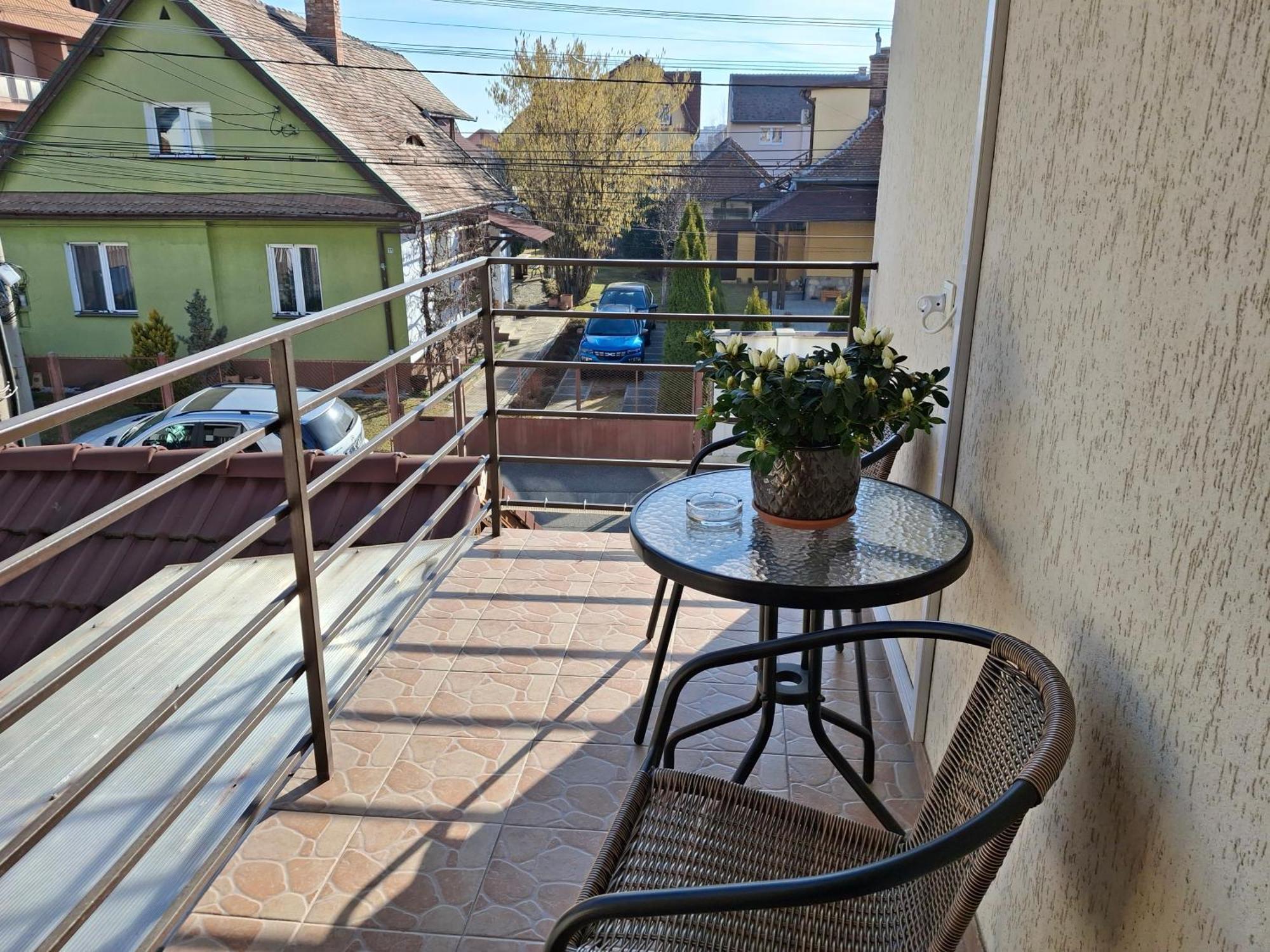 Garsoniera Strada Bucegi Leilighet Sibiu Eksteriør bilde